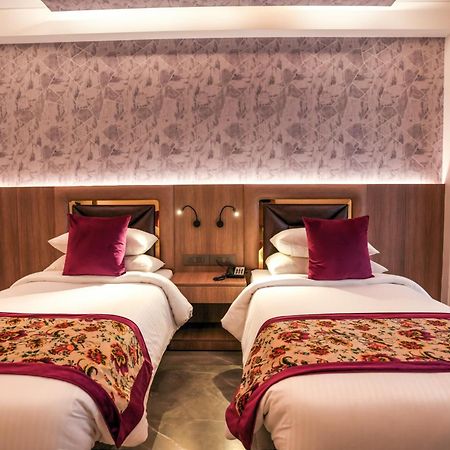 Rj Hotel - Managed By Atithi House Большая Нойда Экстерьер фото