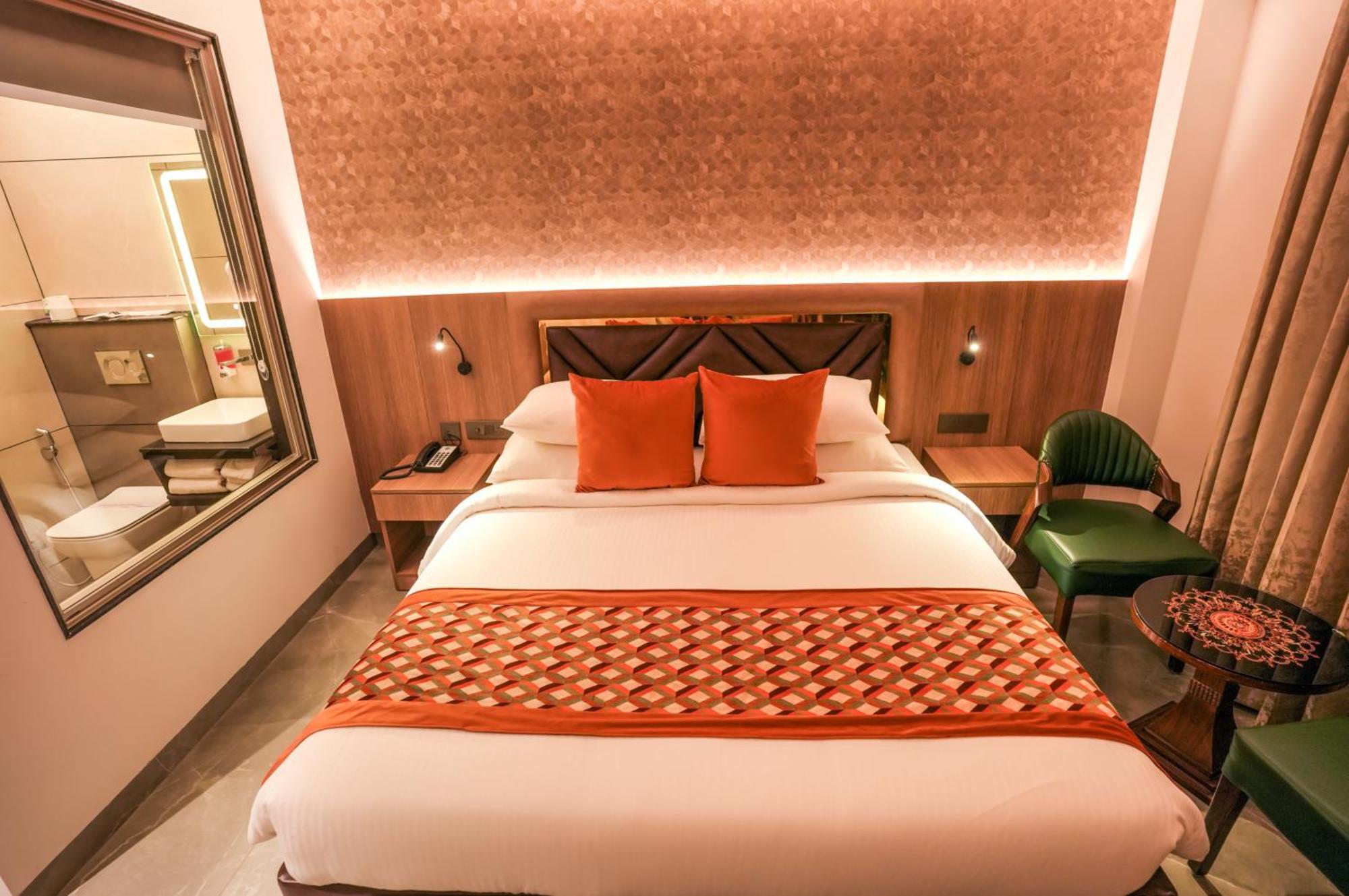 Rj Hotel - Managed By Atithi House Большая Нойда Экстерьер фото