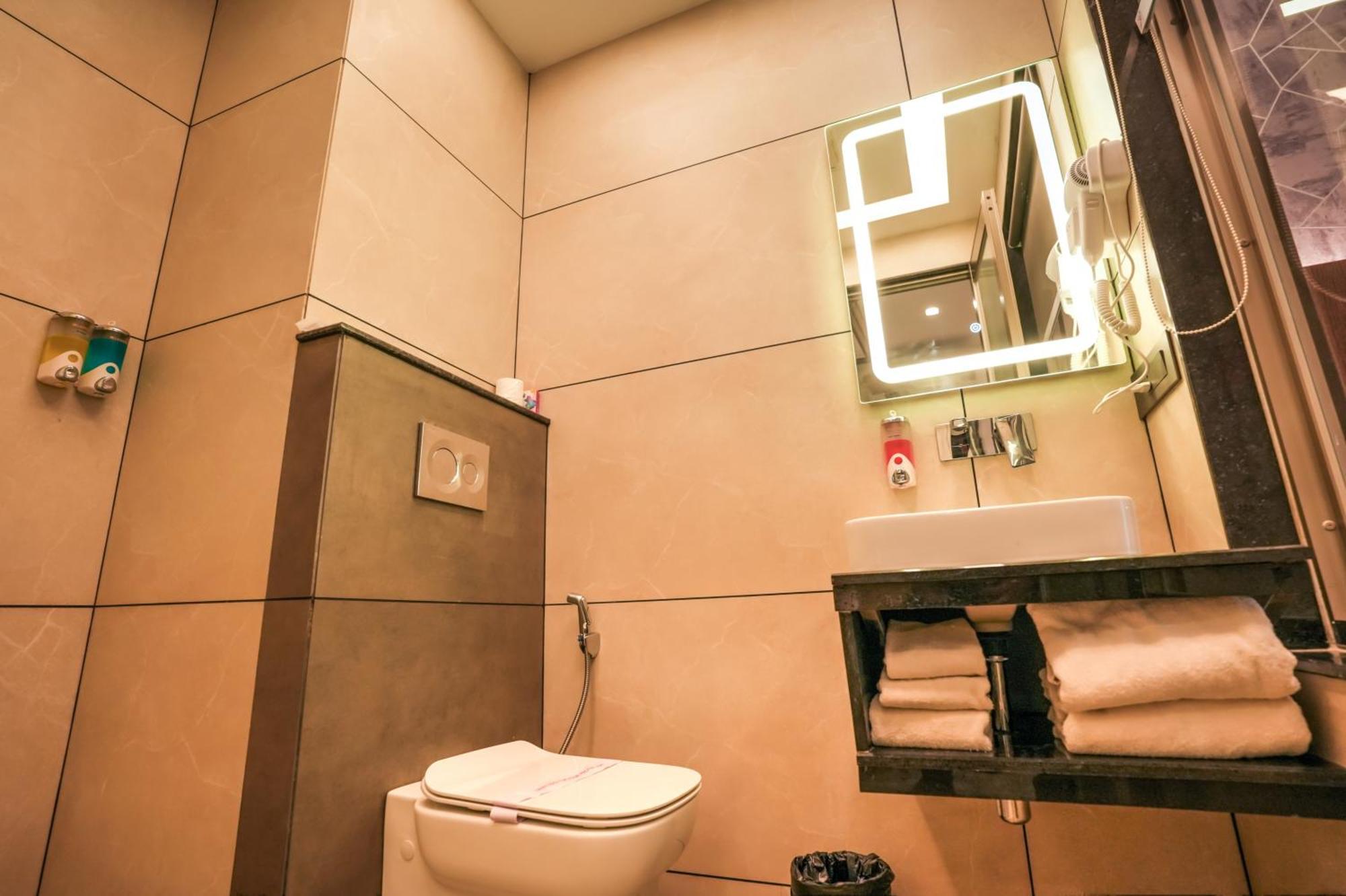 Rj Hotel - Managed By Atithi House Большая Нойда Экстерьер фото