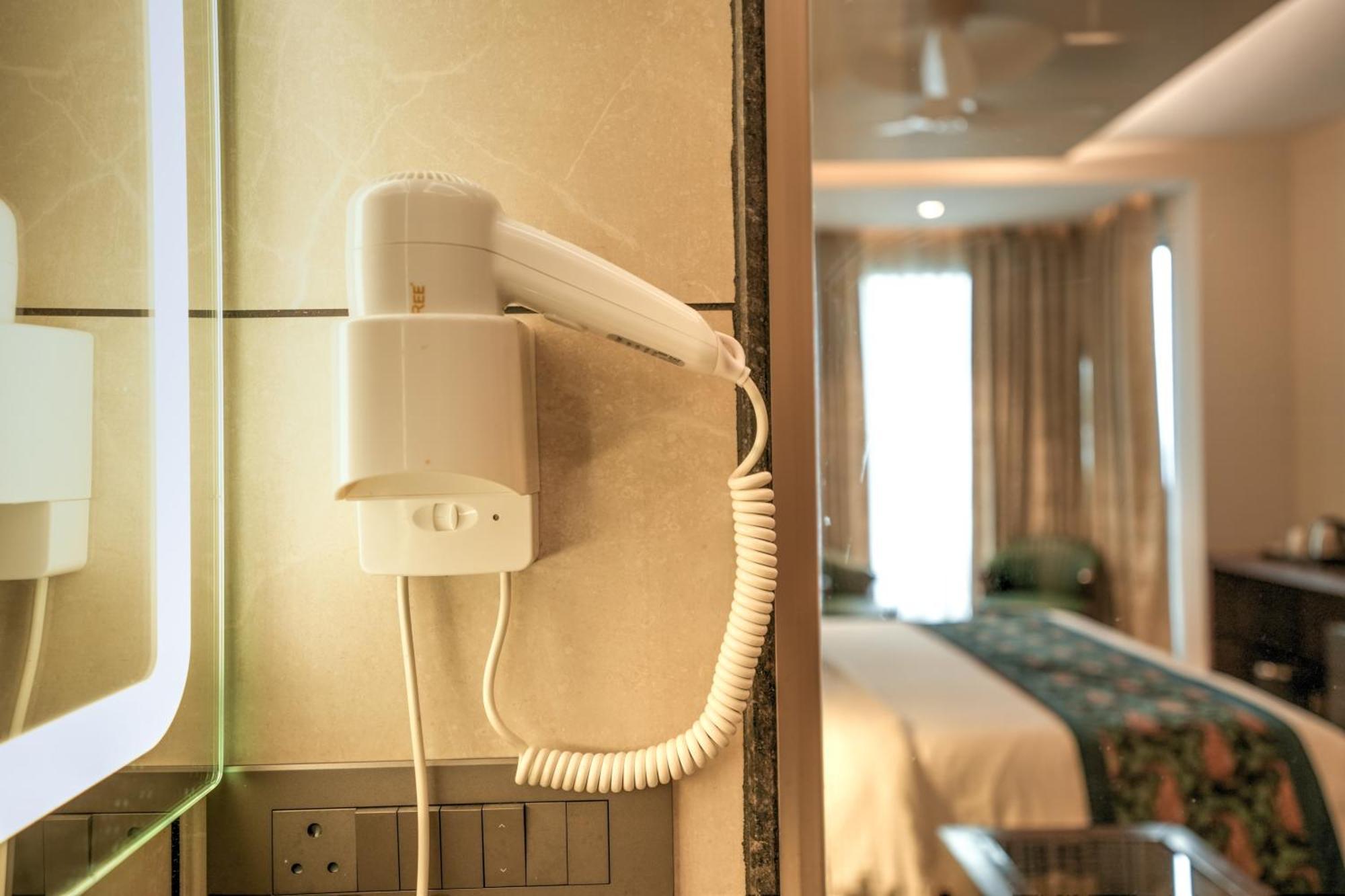 Rj Hotel - Managed By Atithi House Большая Нойда Экстерьер фото