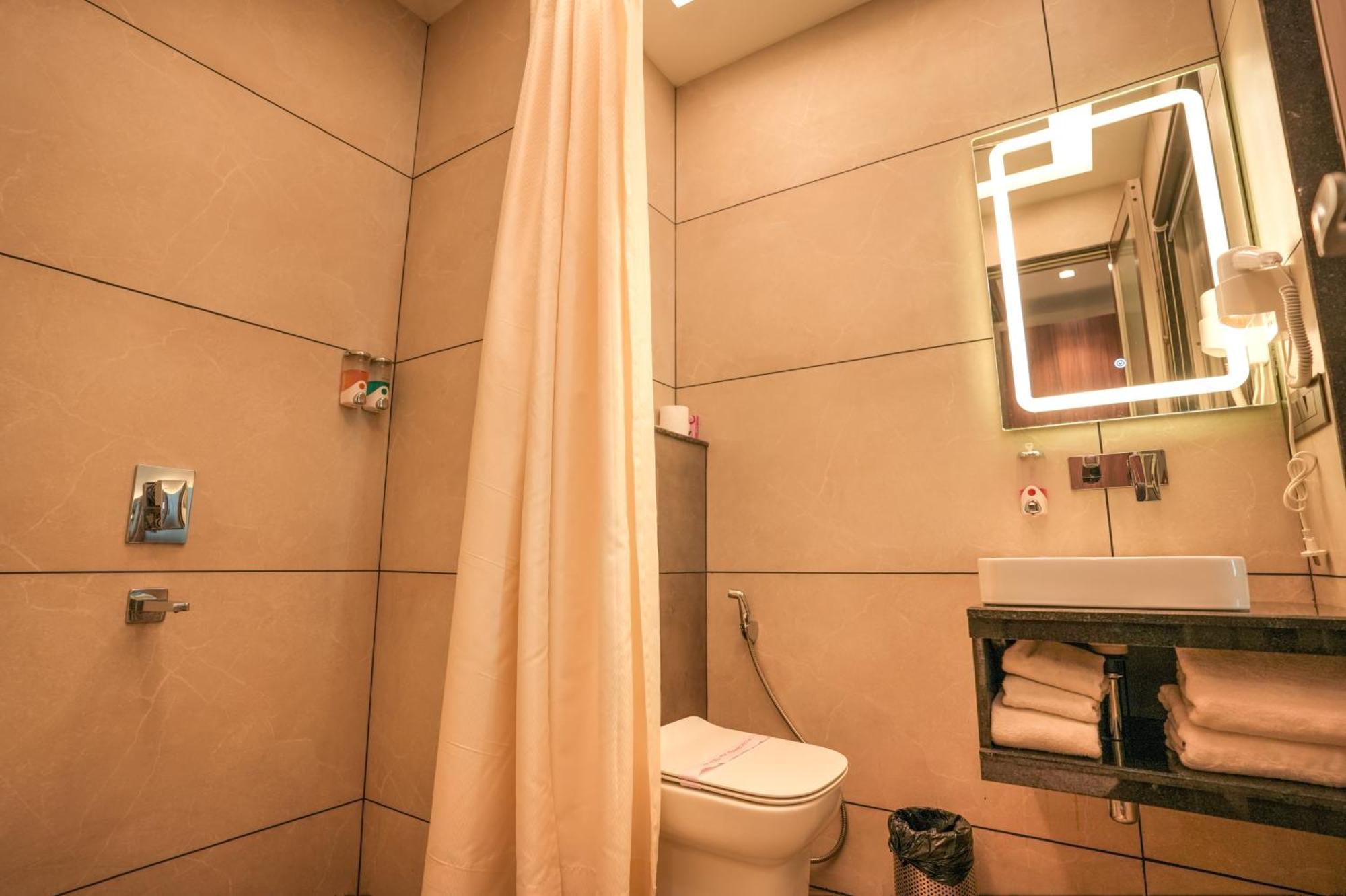 Rj Hotel - Managed By Atithi House Большая Нойда Экстерьер фото