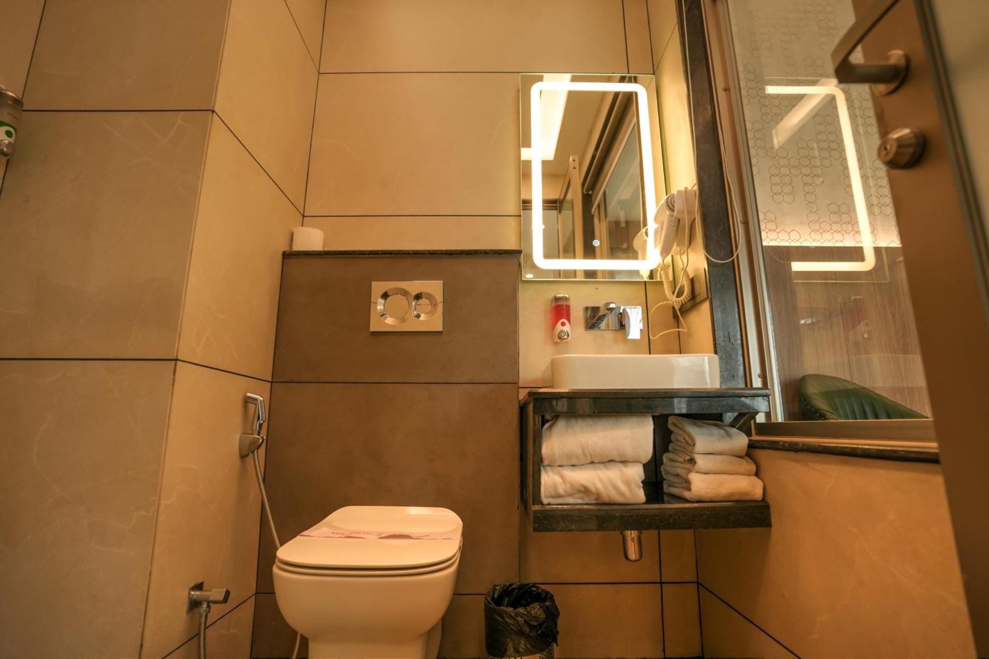 Rj Hotel - Managed By Atithi House Большая Нойда Экстерьер фото