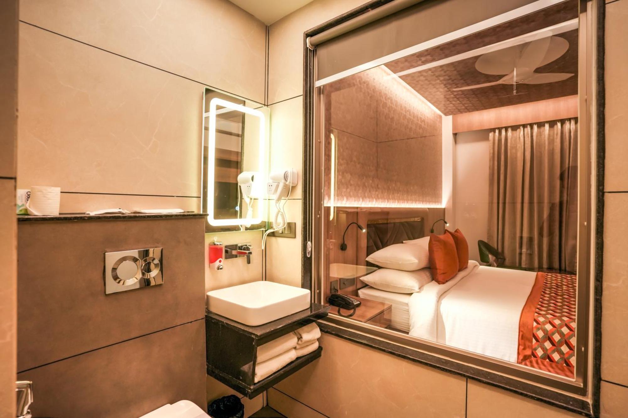 Rj Hotel - Managed By Atithi House Большая Нойда Экстерьер фото