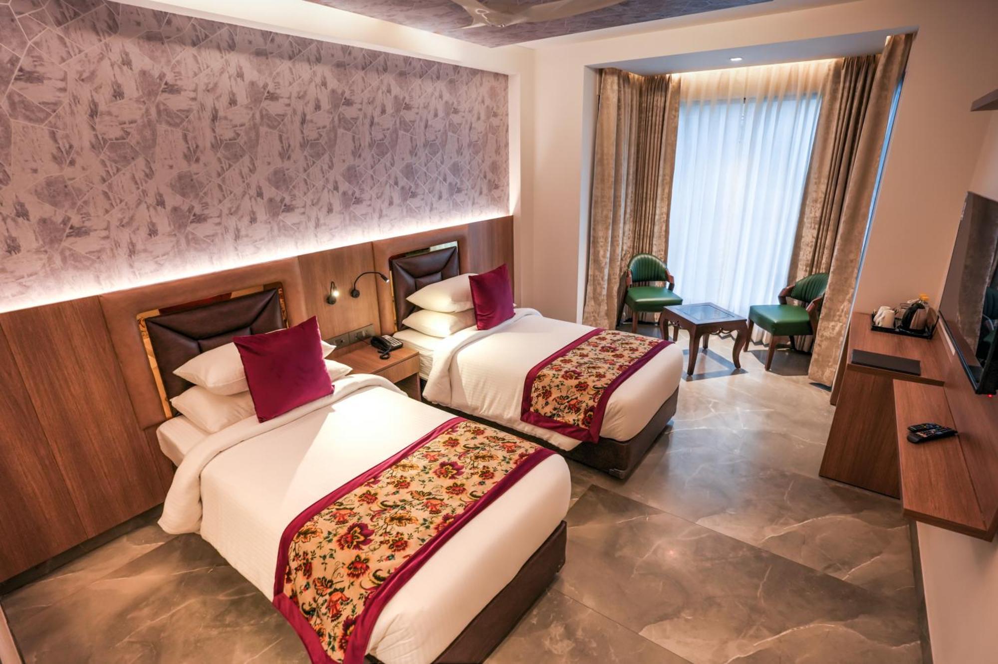 Rj Hotel - Managed By Atithi House Большая Нойда Экстерьер фото