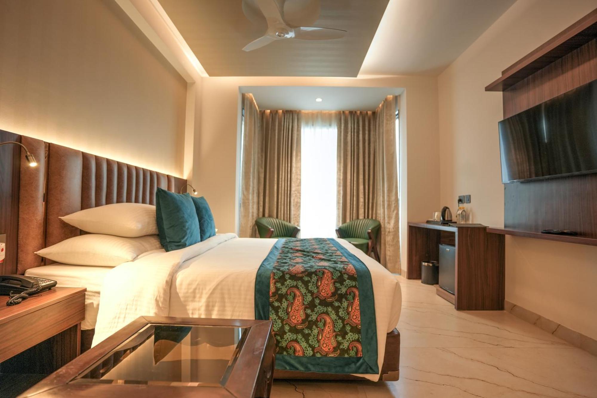 Rj Hotel - Managed By Atithi House Большая Нойда Экстерьер фото