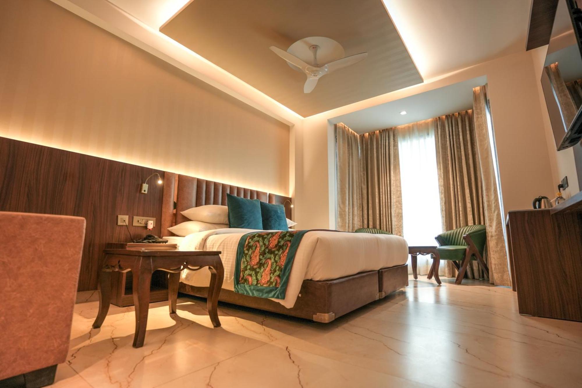 Rj Hotel - Managed By Atithi House Большая Нойда Экстерьер фото