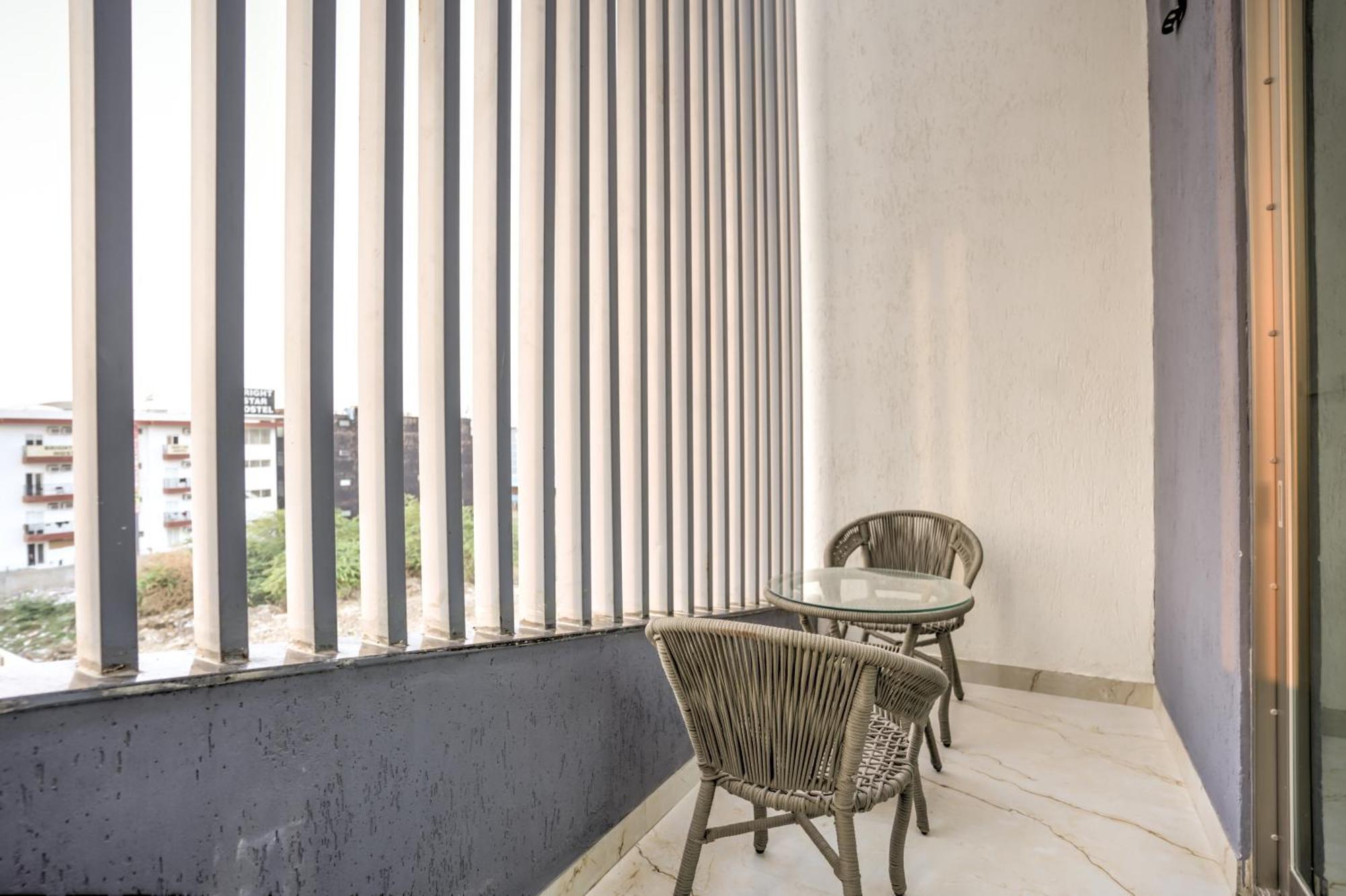 Rj Hotel - Managed By Atithi House Большая Нойда Экстерьер фото