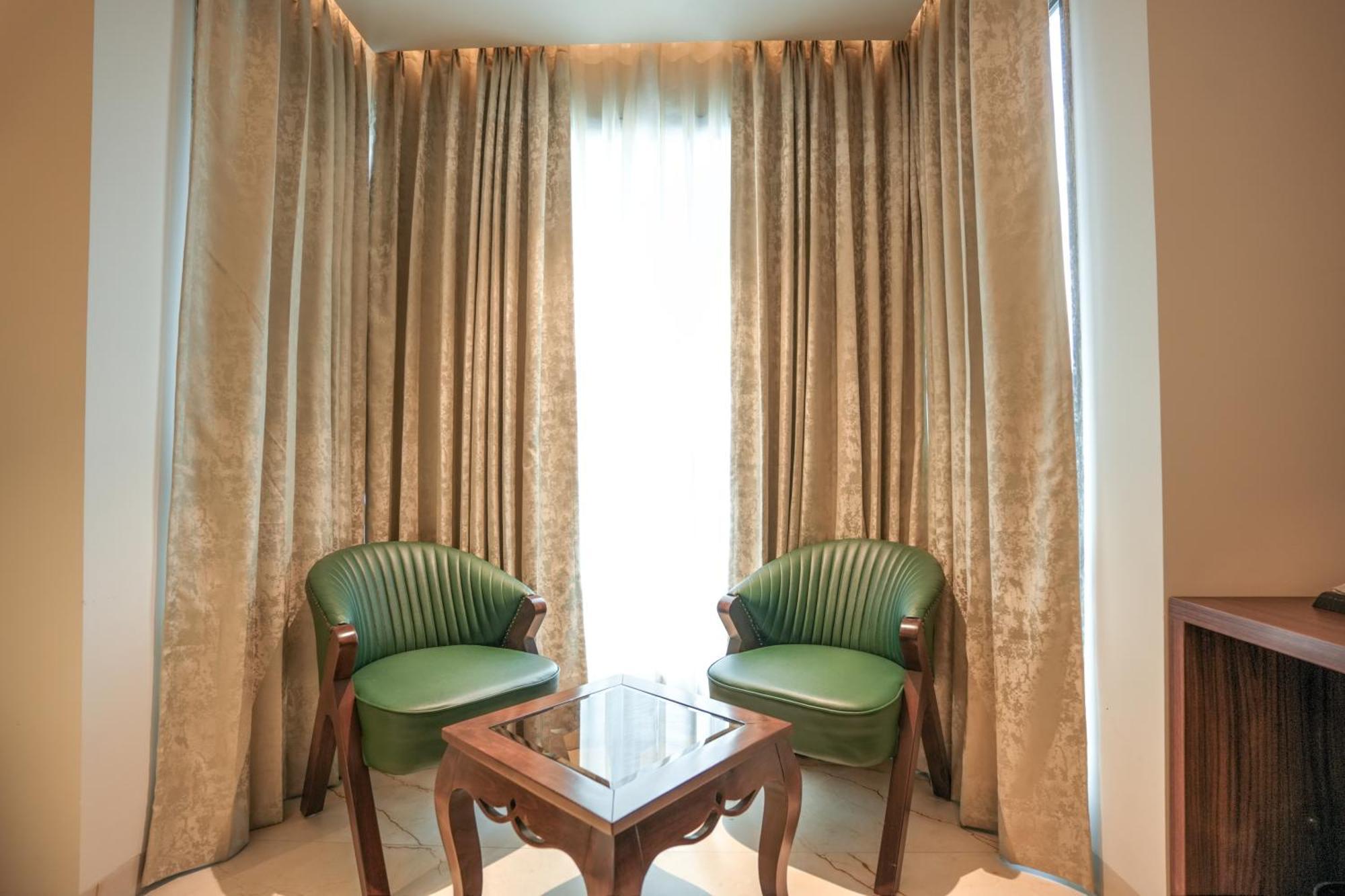 Rj Hotel - Managed By Atithi House Большая Нойда Экстерьер фото