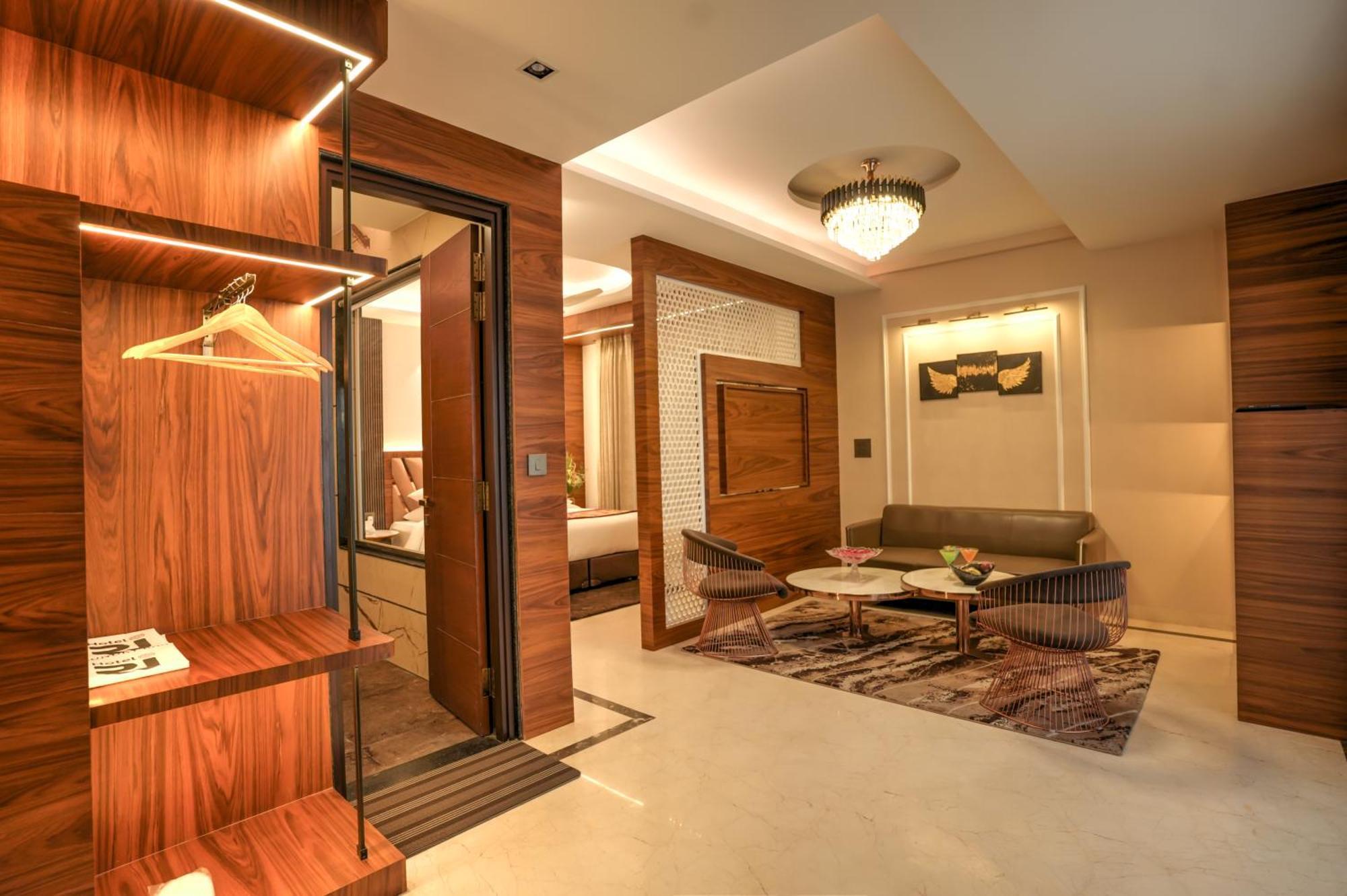 Rj Hotel - Managed By Atithi House Большая Нойда Экстерьер фото