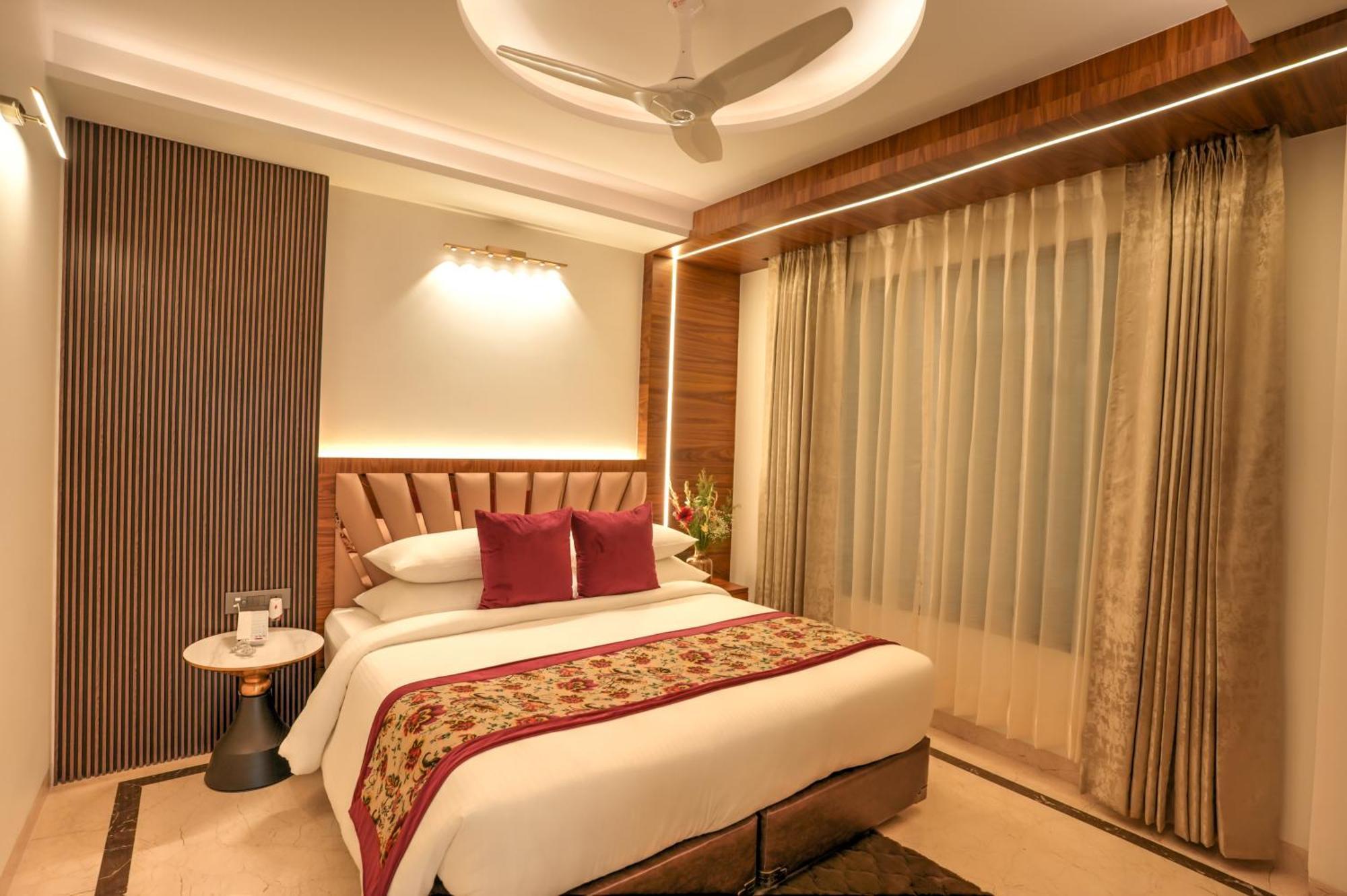 Rj Hotel - Managed By Atithi House Большая Нойда Экстерьер фото