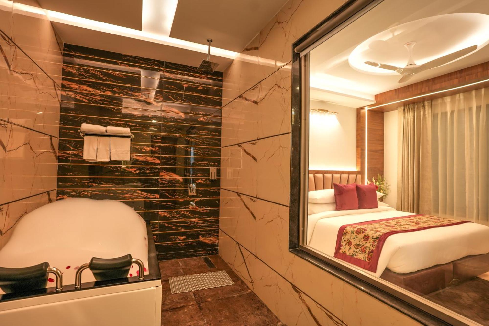 Rj Hotel - Managed By Atithi House Большая Нойда Экстерьер фото