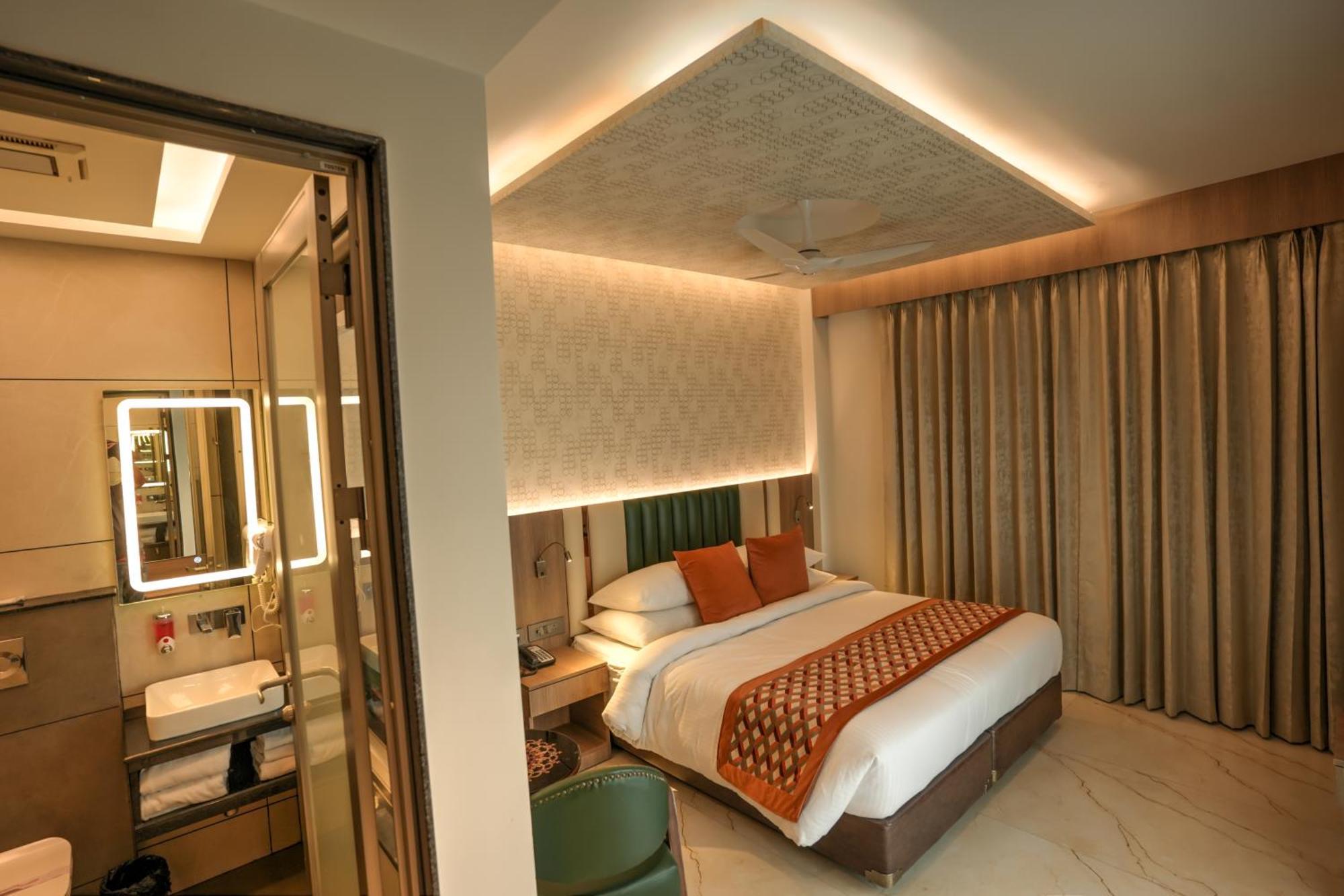 Rj Hotel - Managed By Atithi House Большая Нойда Экстерьер фото