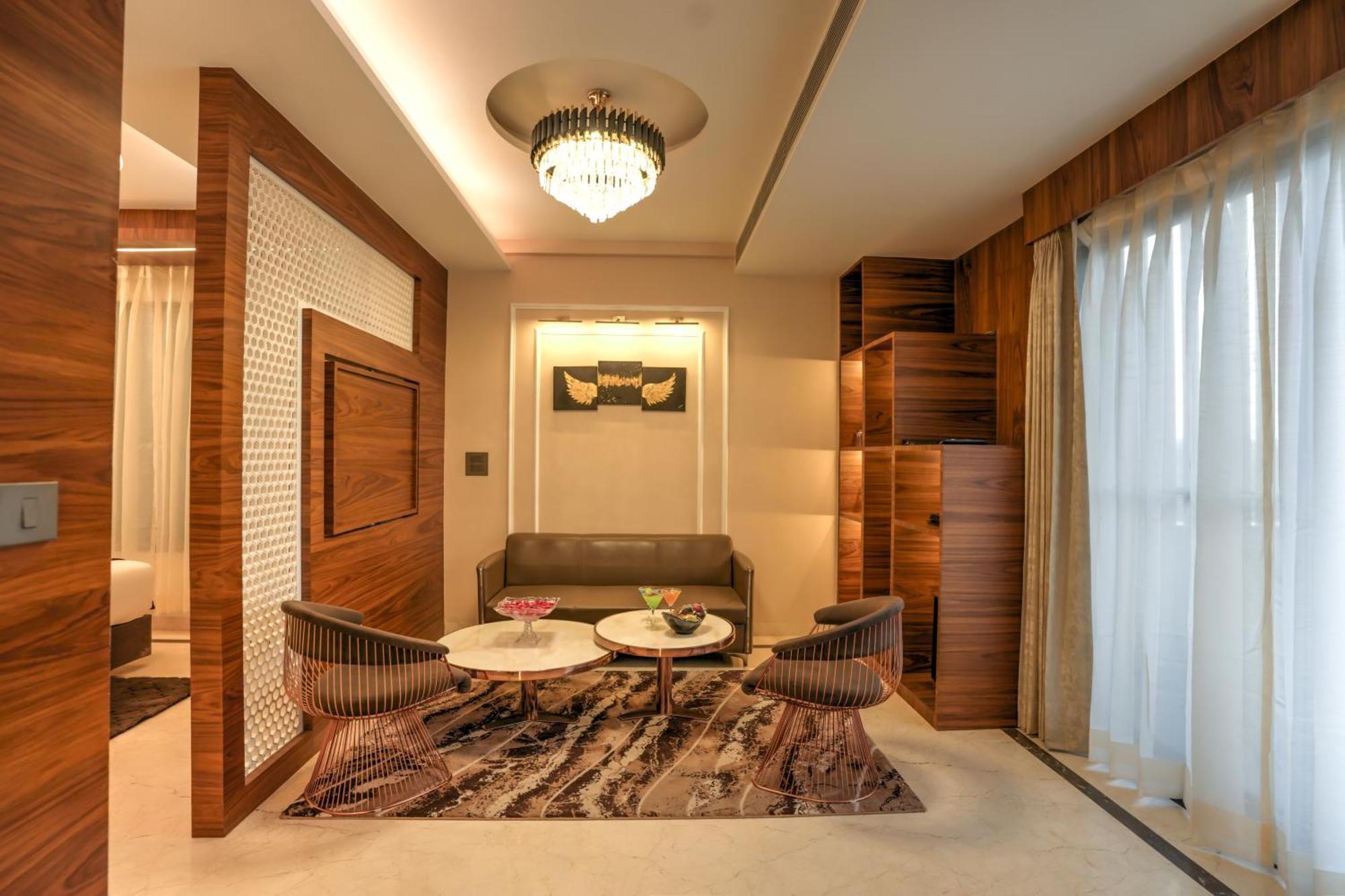 Rj Hotel - Managed By Atithi House Большая Нойда Экстерьер фото