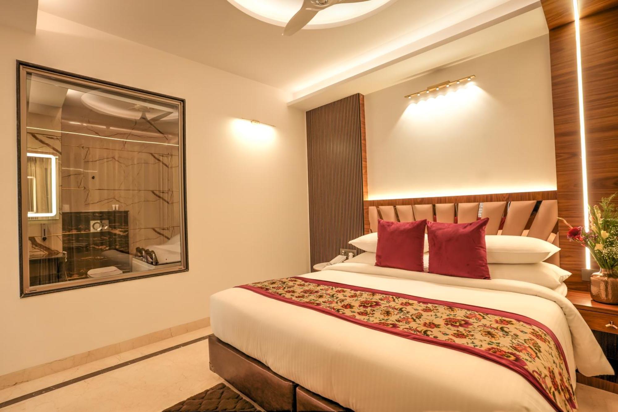 Rj Hotel - Managed By Atithi House Большая Нойда Экстерьер фото