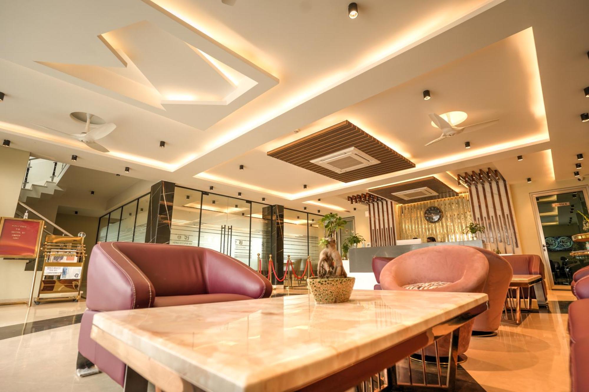 Rj Hotel - Managed By Atithi House Большая Нойда Экстерьер фото