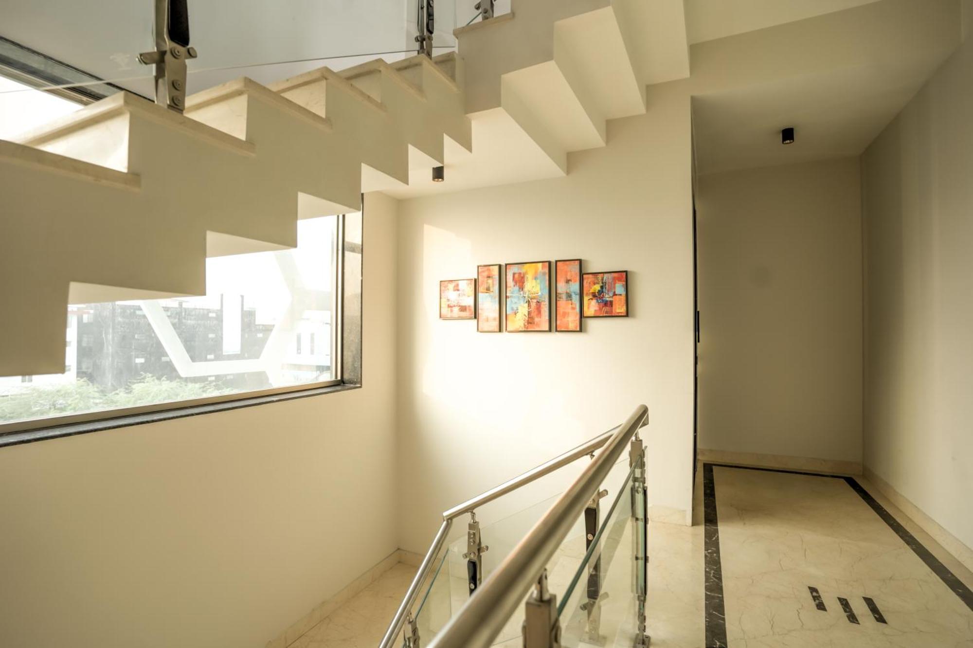 Rj Hotel - Managed By Atithi House Большая Нойда Экстерьер фото