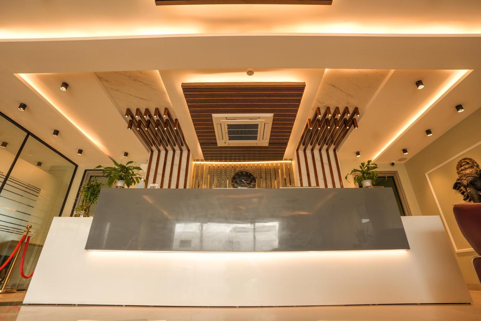 Rj Hotel - Managed By Atithi House Большая Нойда Экстерьер фото
