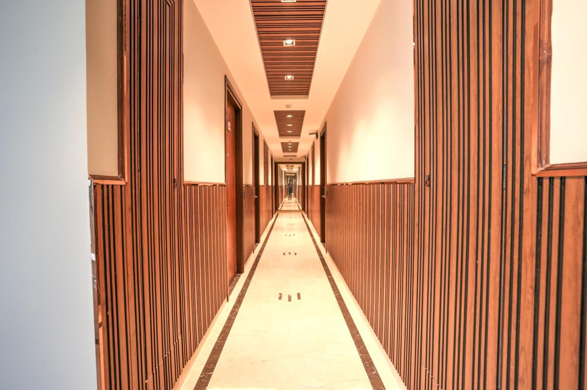 Rj Hotel - Managed By Atithi House Большая Нойда Экстерьер фото